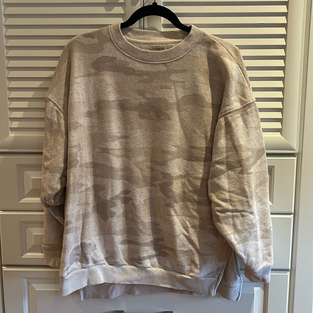 Ladies American Eagle 🦅 crewneck sweatshirt